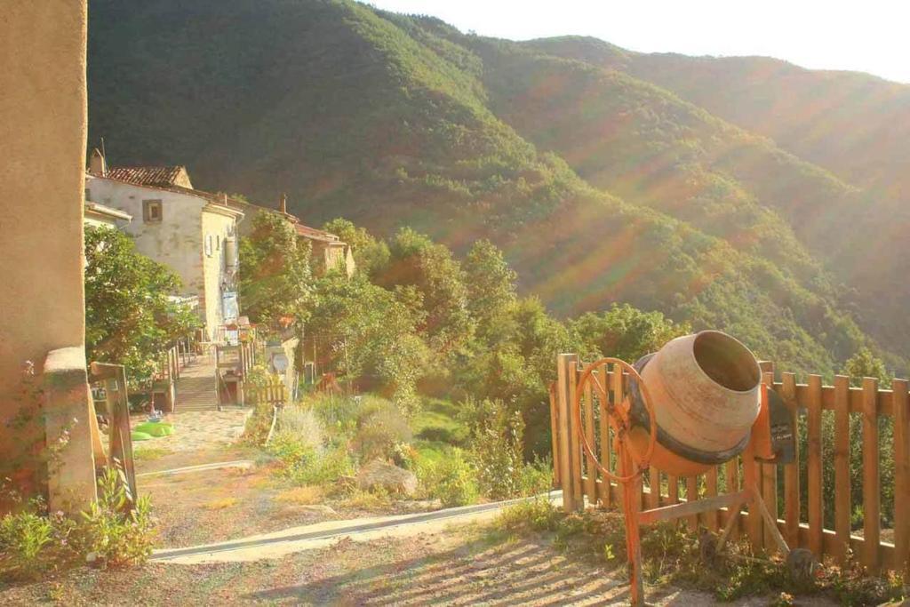Chambres D'Hotes Les Terrasses De Cailla Exterior photo